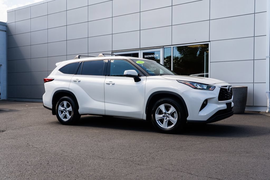 Used 2020 Toyota Highlander LE AWD/4WD image 29