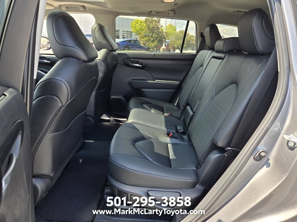 Used 2026 Toyota Highlander XLE AWD/4WD image 11