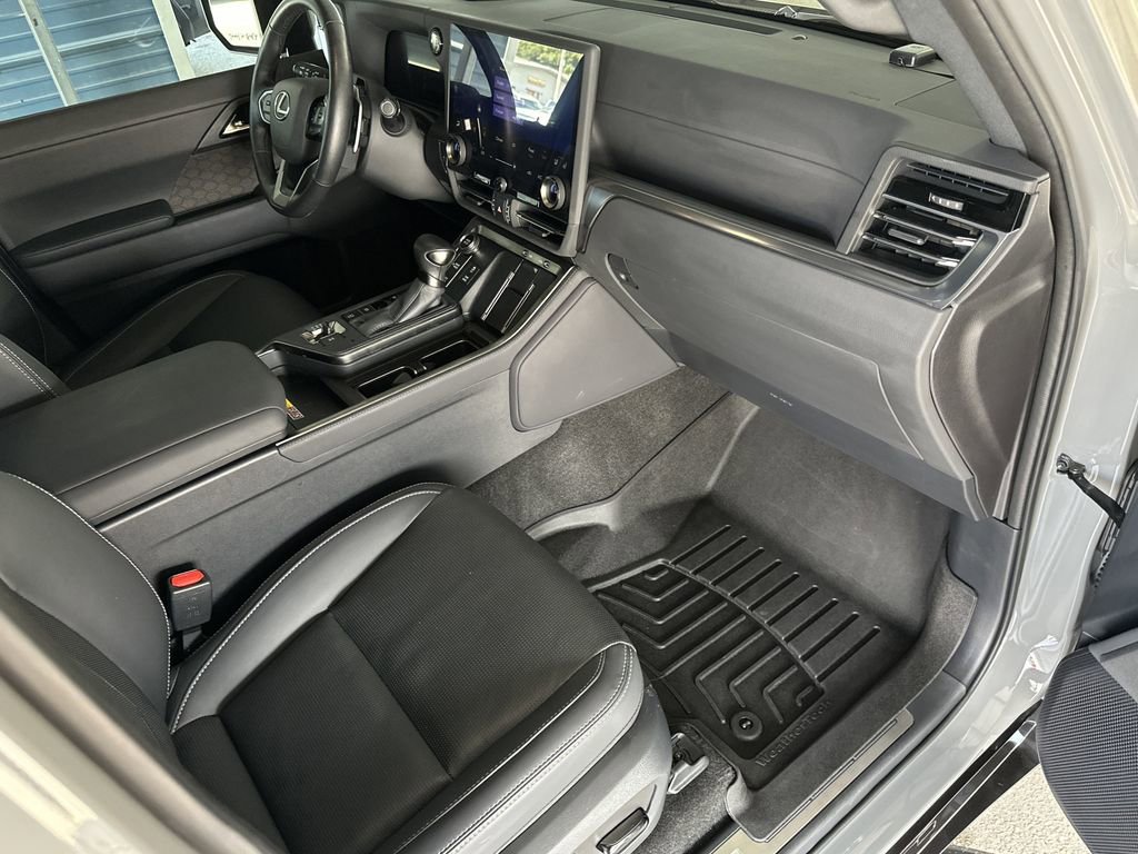 Used 2025 Lexus GX 550 w/ Cold Area Package image 39