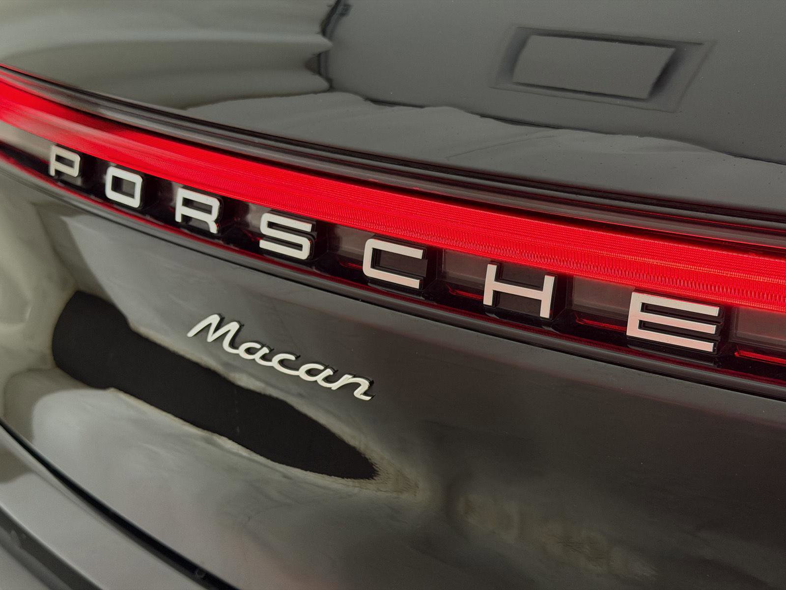 Certified 2025 Porsche Macan image 25