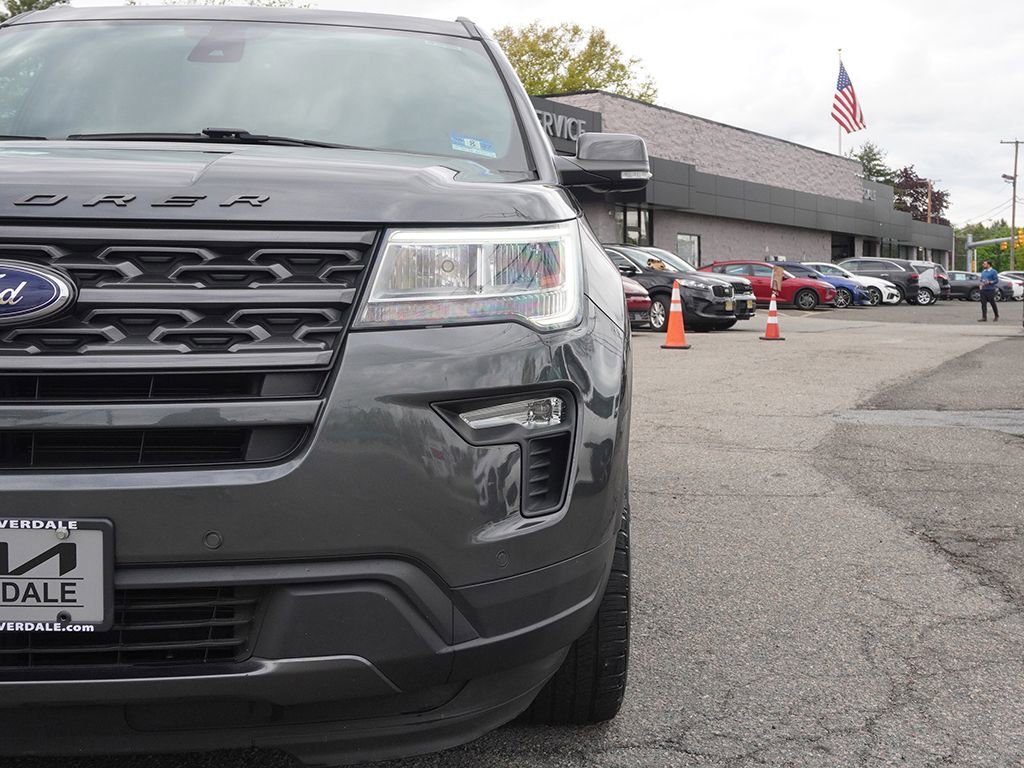 Used 2018 Ford Explorer XLT w/ Equipment Group 202A AWD/4WD image 17
