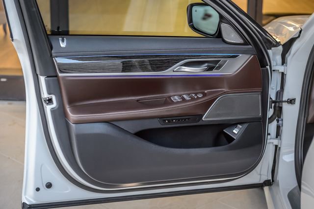 Used 2020 BMW 740i w/ M Sport Package image 44