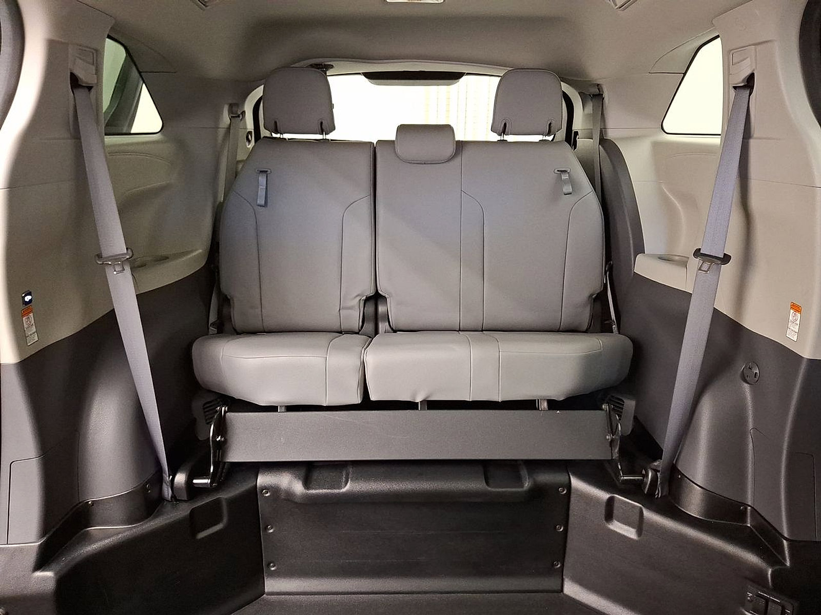 Used 2022 Toyota Sienna XLE image 13