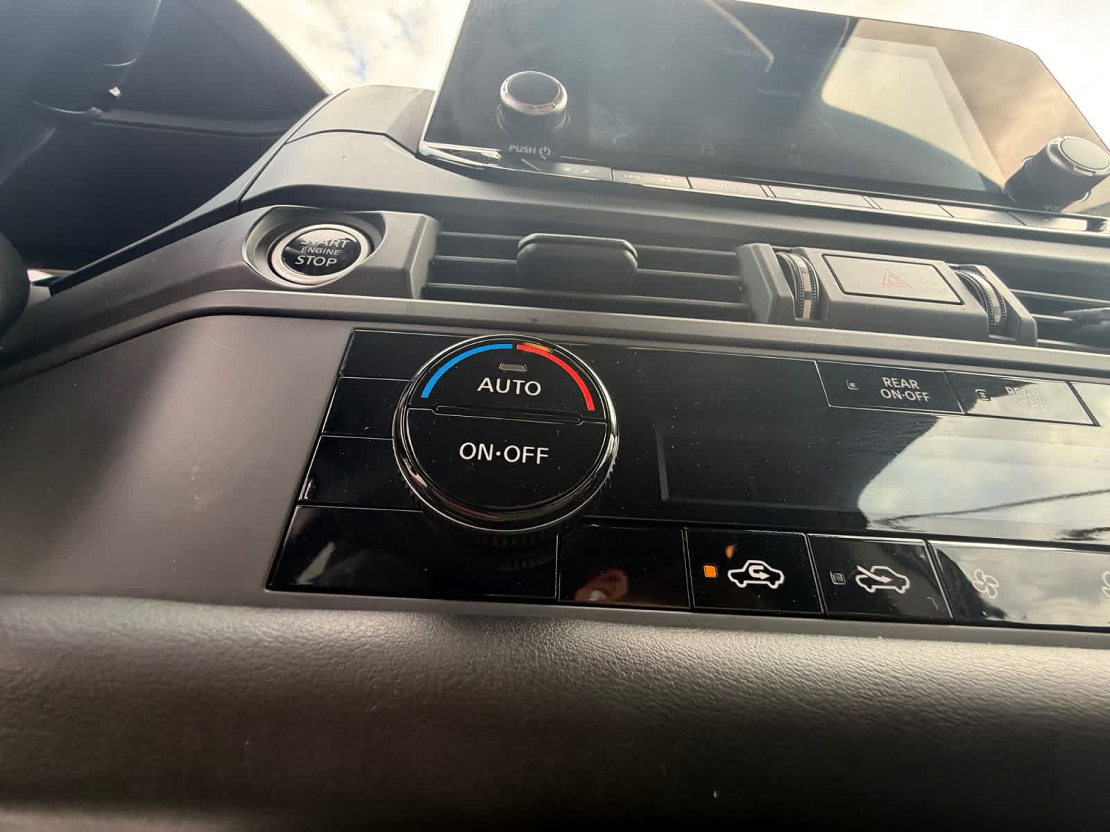 Used 2024 Nissan Pathfinder S AWD/4WD image 35