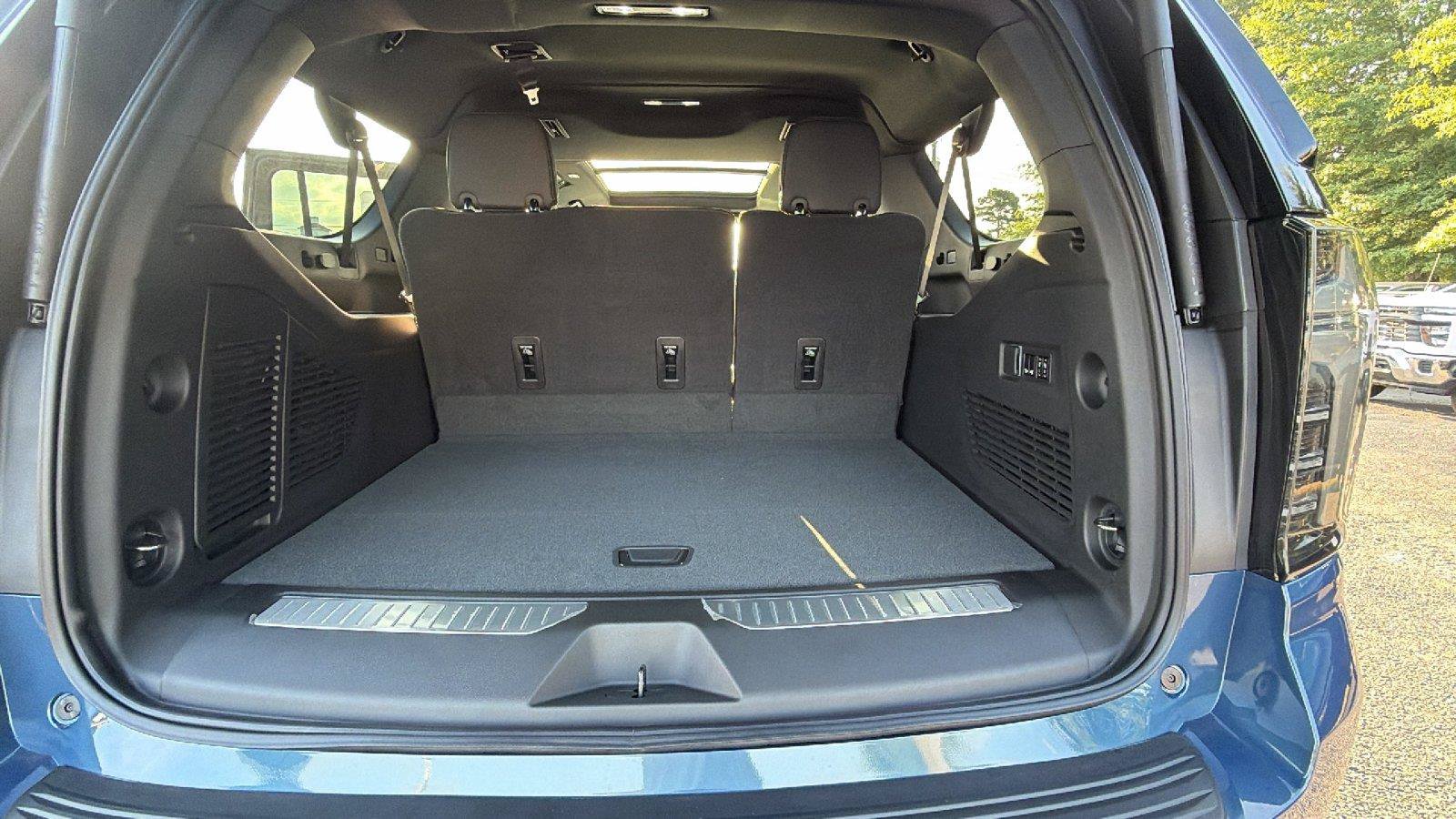 New 2026 Chevrolet Suburban Premier w/ Sun And Tow Package AWD/4WD image 13