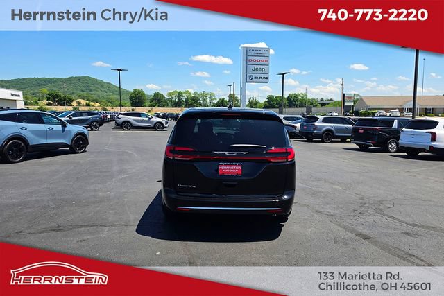 New 2027 Chrysler Pacifica Select FWD image 32