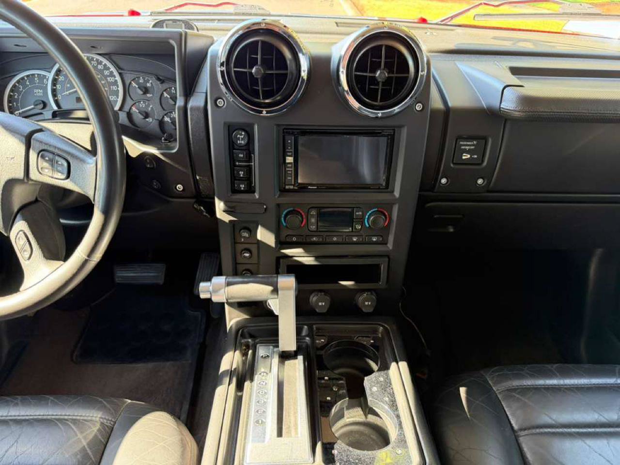 Used 2005 HUMMER H2 SUT w/ Preferred Equipment Group AWD/4WD image 29