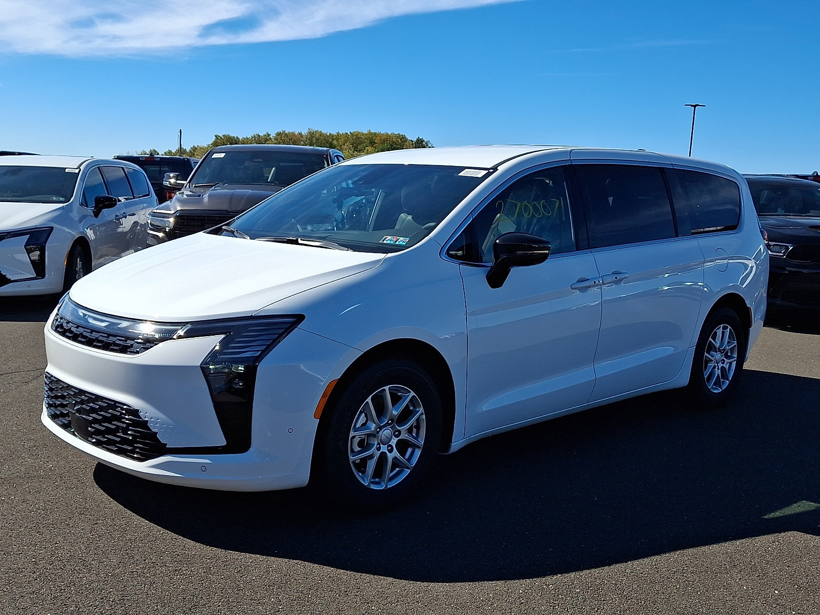 New 2027 Chrysler Pacifica Select FWD image 2