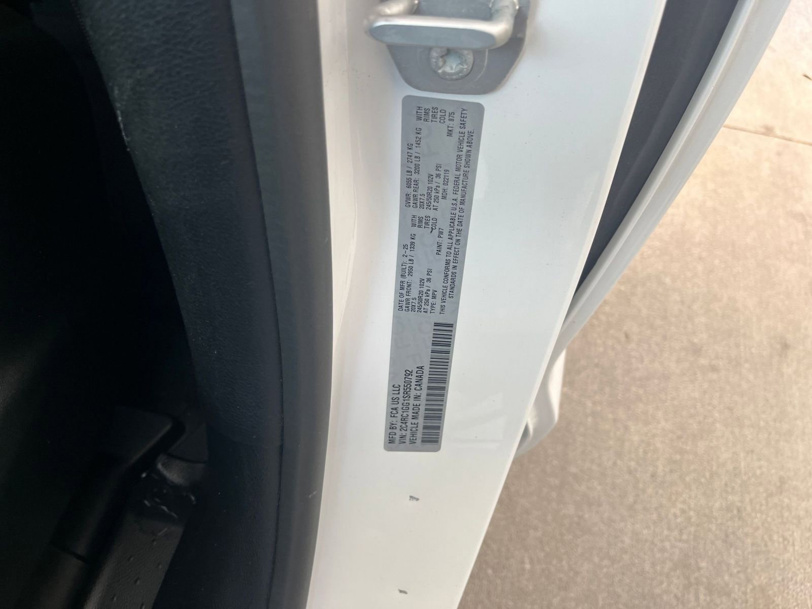 Used 2025 Chrysler Pacifica Limited FWD image 34