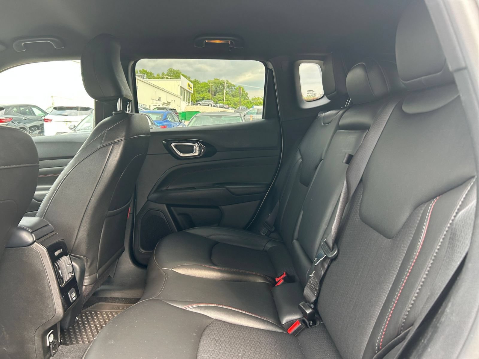 Used 2025 Jeep Compass Trailhawk AWD/4WD image 21