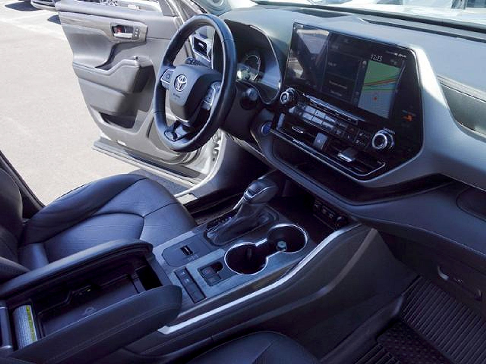 Certified 2021 Toyota Highlander Platinum FWD image 14