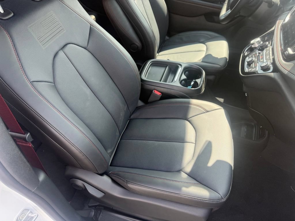 New 2027 Chrysler Pacifica Select FWD image 59