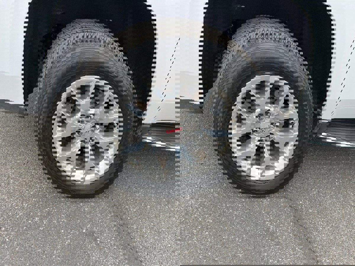 Used 2019 GMC Yukon XL SLE w/ SLE Value Package image 46