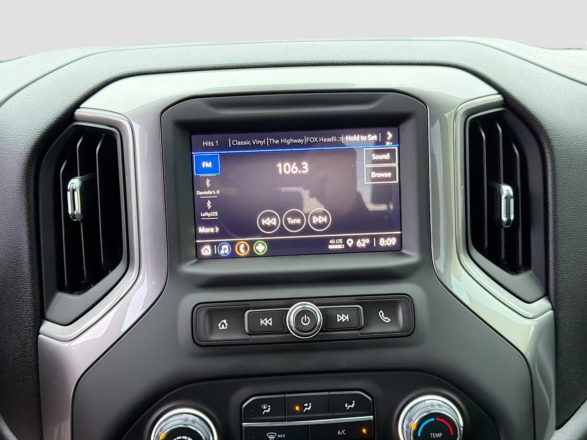 Used 2024 Chevrolet Silverado 2500 Custom w/ Custom Value Package image 26