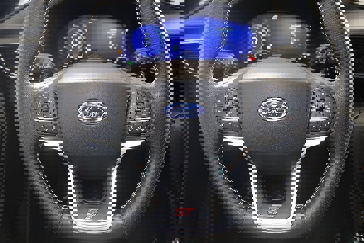 Used 2020 Ford Explorer ST w/ Premium Technology Package image 41