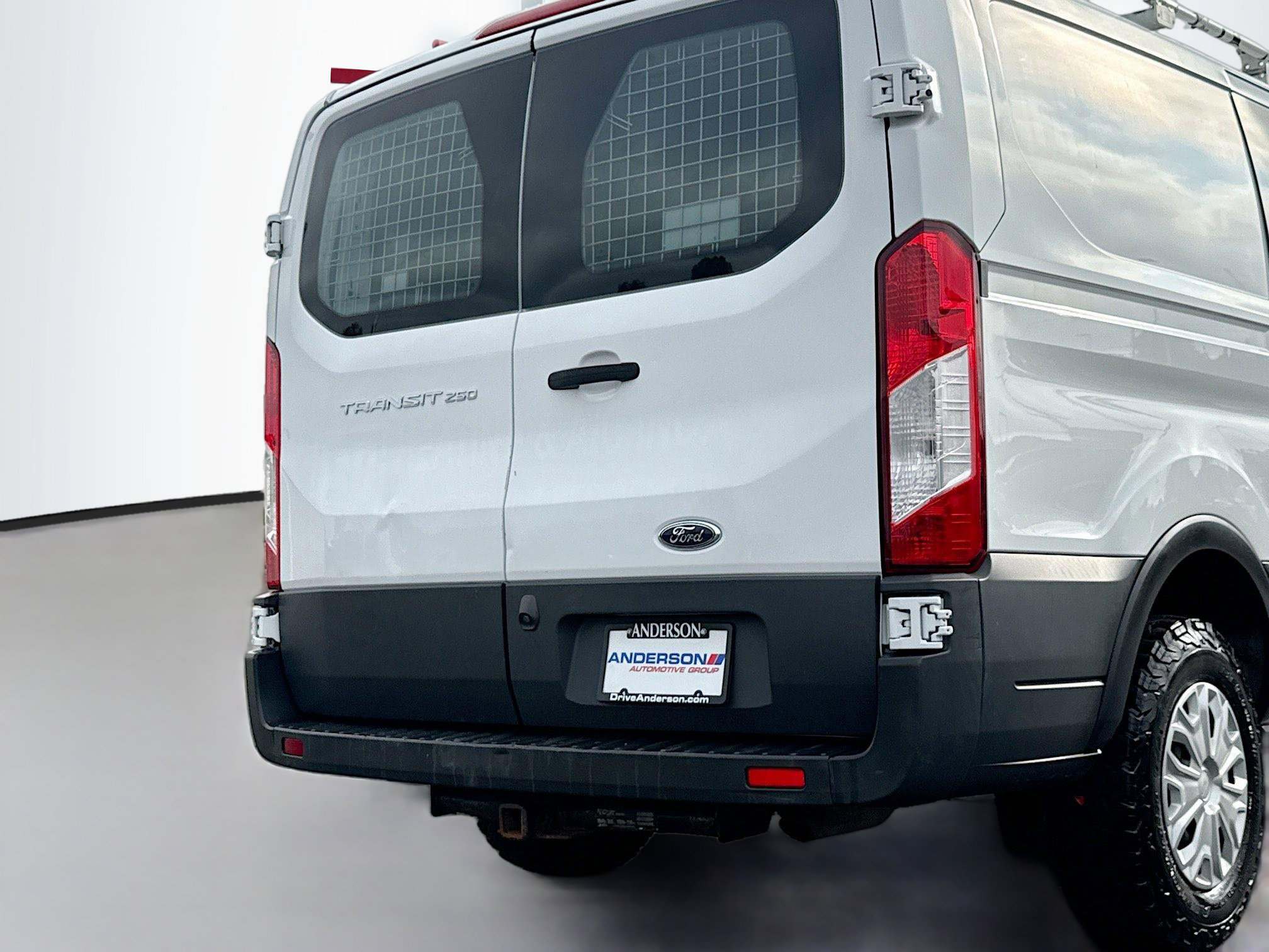 Used 2017 Ford Transit 250 130 Low Roof w/ Exterior Upgrade Package RWD image 6