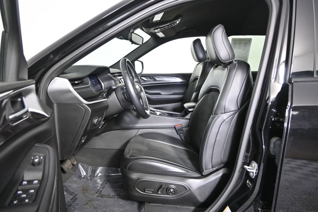 Used 2022 Jeep Grand Cherokee L Laredo image 21