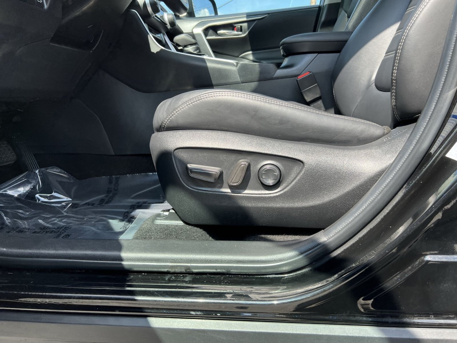 Used 2022 Toyota RAV4 XLE Premium AWD/4WD image 14