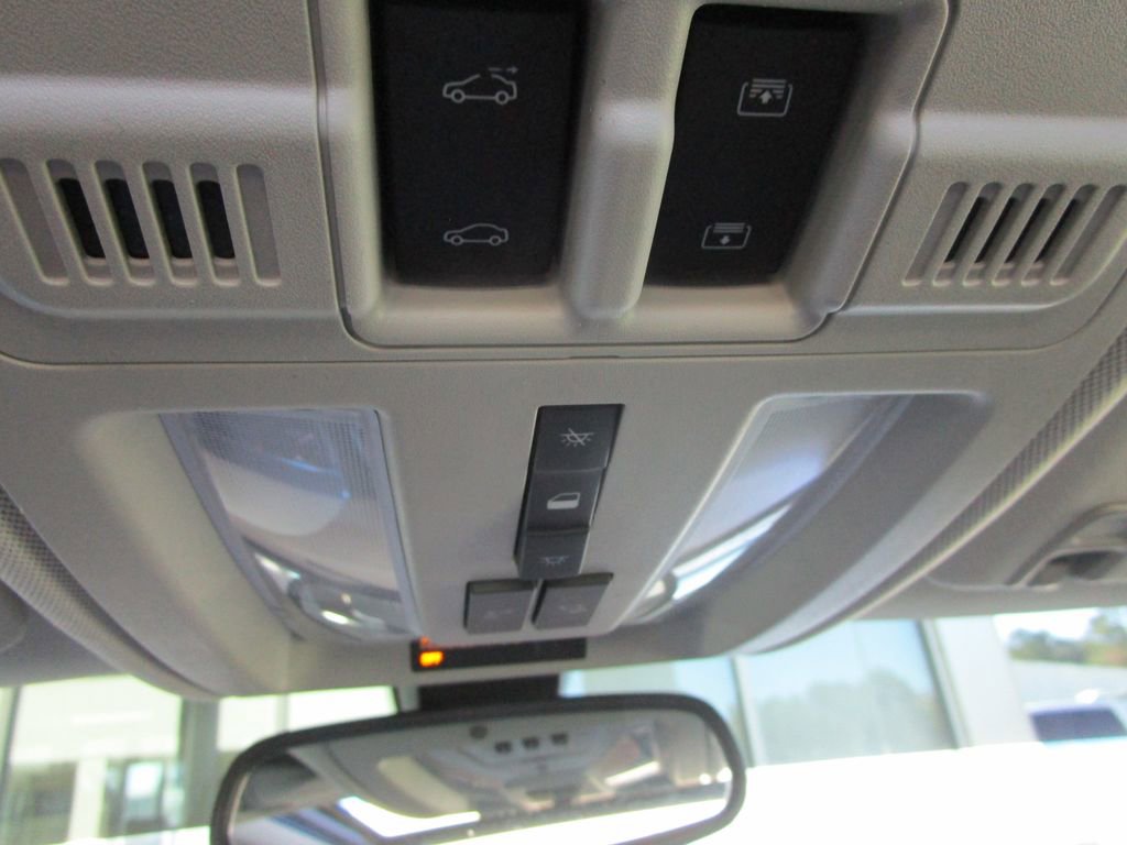 Used 2013 Cadillac SRX Luxury image 36