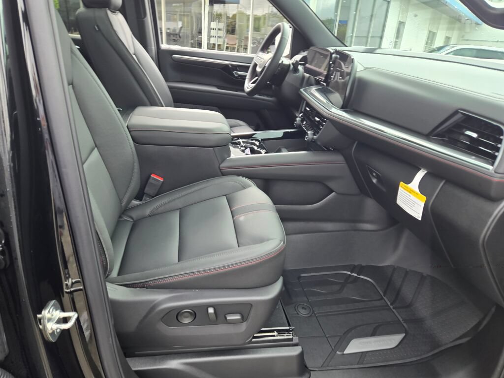 New 2026 Chevrolet Suburban RST w/ Comfort Package AWD/4WD image 4