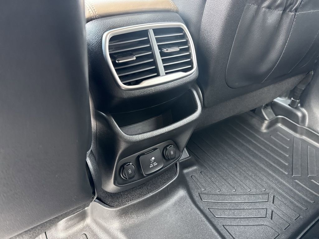 Used 2020 Hyundai Santa Fe Limited image 29