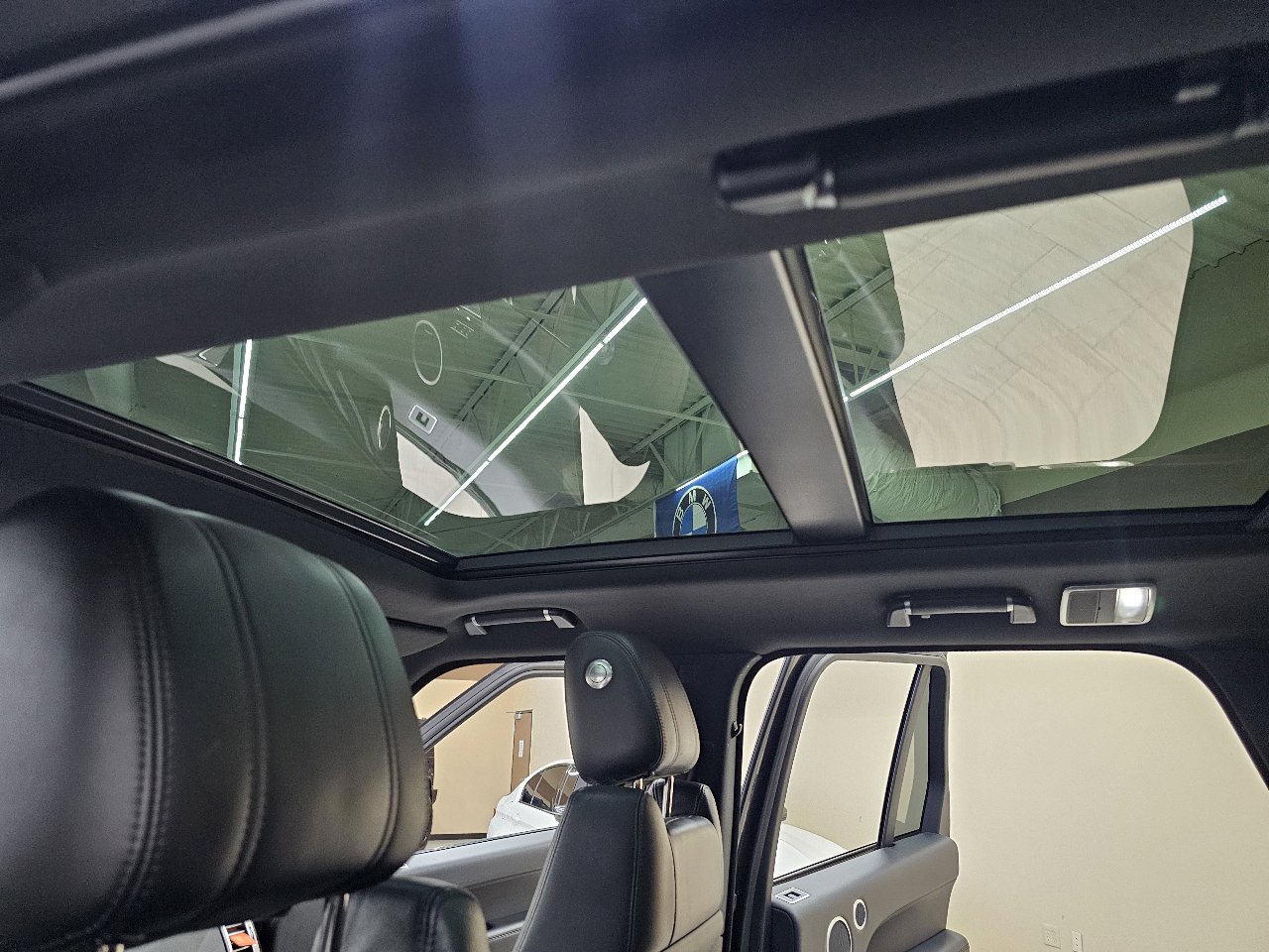 Used 2016 Land Rover Range Rover HSE image 38