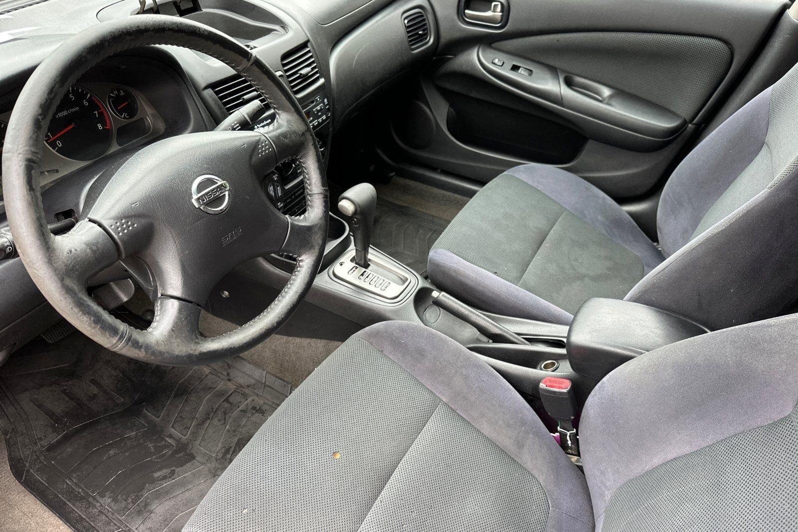 Used 2006 Nissan Sentra SE-R w/ (J01) Sunroof Pkg FWD image 10