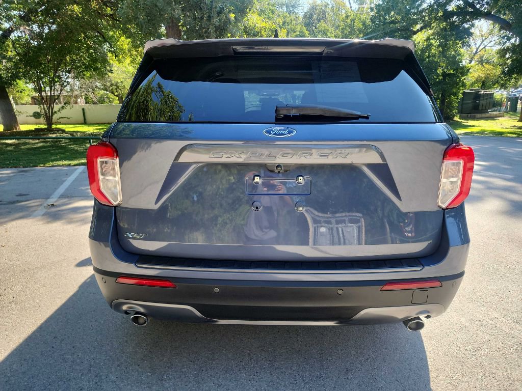 Used 2021 Ford Explorer XLT w/ Equipment Group 202A image 6