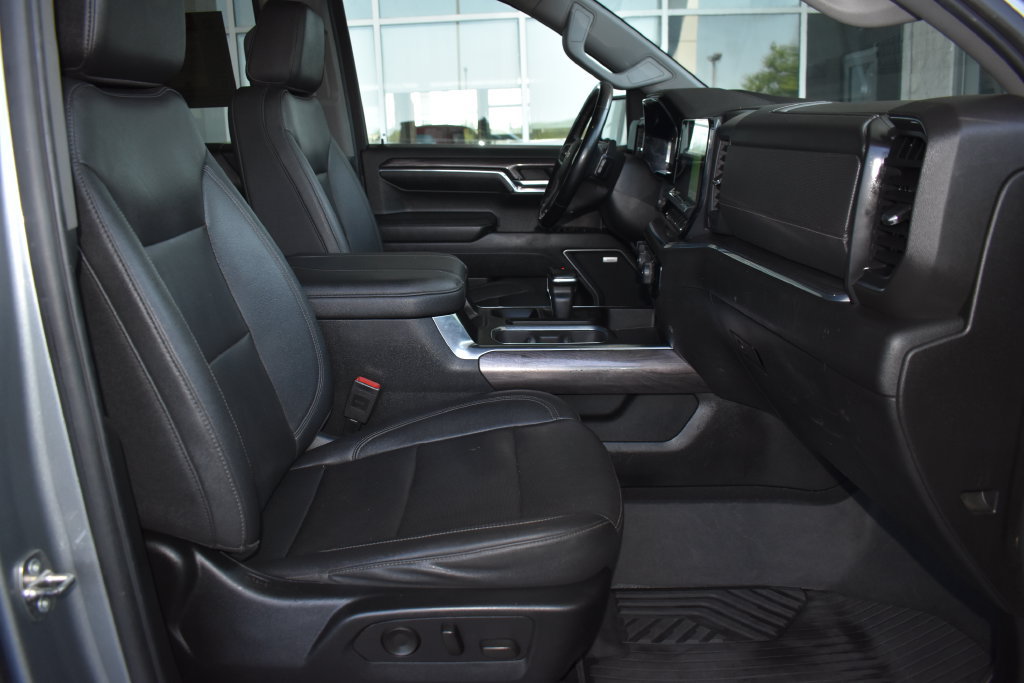 Used 2024 Chevrolet Silverado 1500 LTZ AWD/4WD image 5