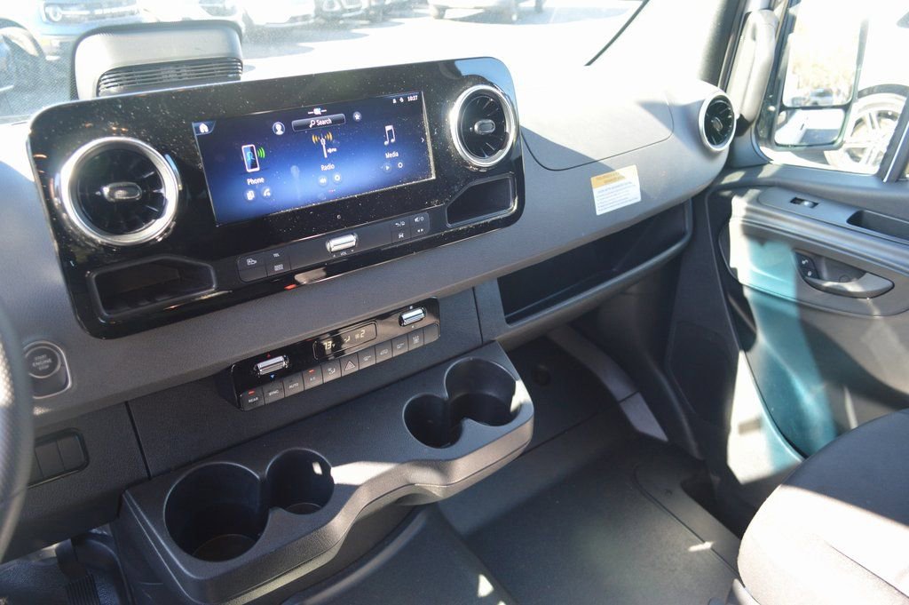 Used 2025 Mercedes-Benz Sprinter 2500 image 3