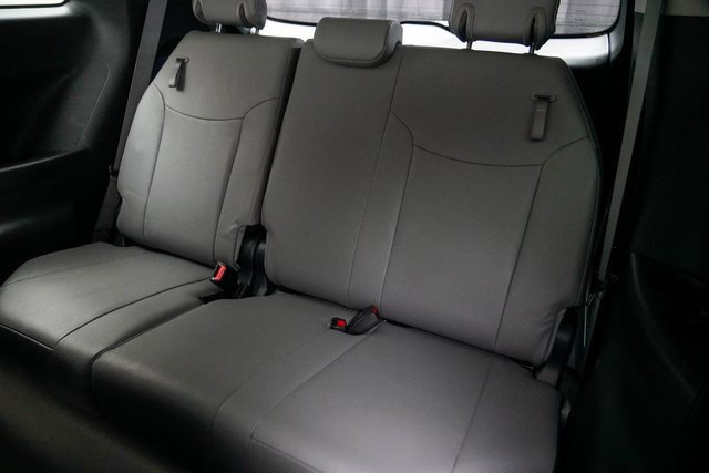 Certified 2025 Toyota Sienna XLE image 17