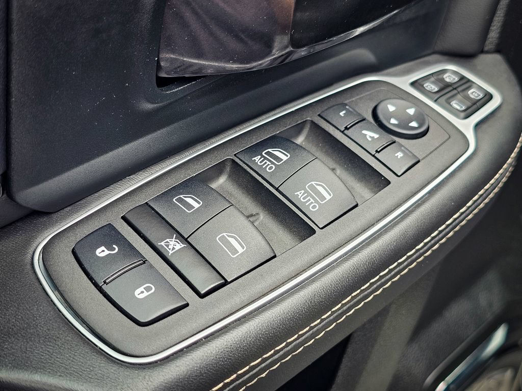 Used 2024 RAM 3500 Limited AWD/4WD image 13