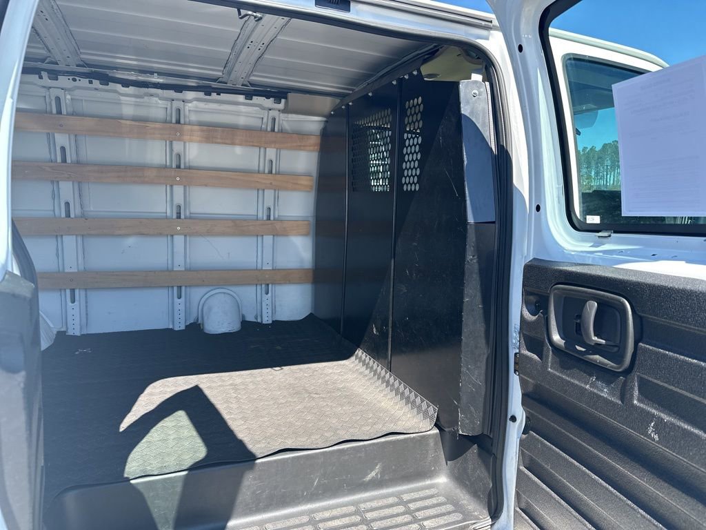 Used 2023 GMC Savana 2500 w/ Driver Convenience Package image 9