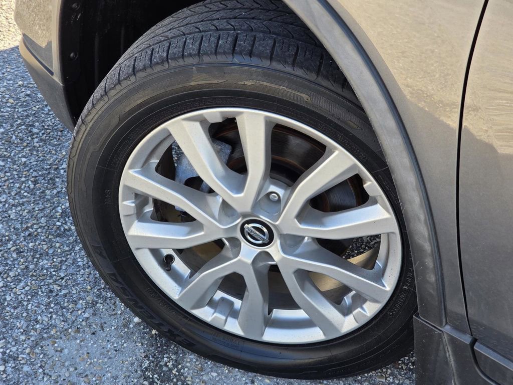Used 2017 Nissan Rogue SV AWD/4WD image 29