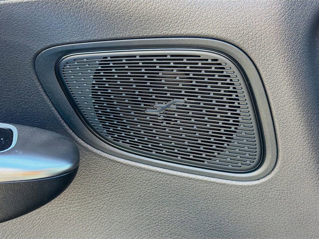 Used 2025 Mercedes-Benz GLC 350e 4MATIC image 24