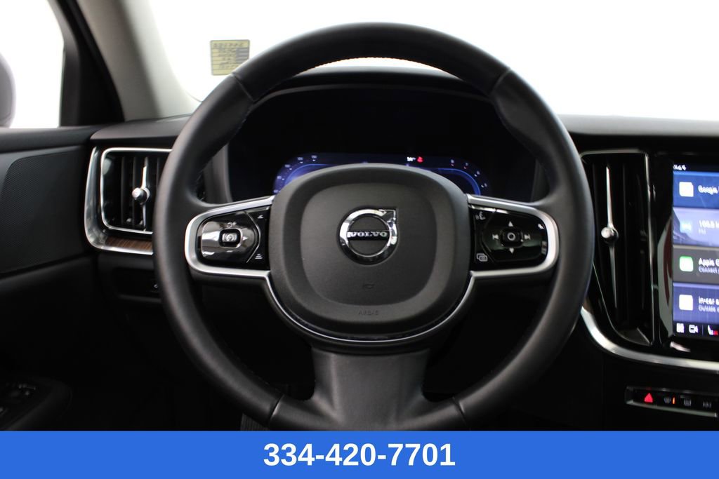 Used 2025 Volvo V60 B5 Cross Country Plus image 24