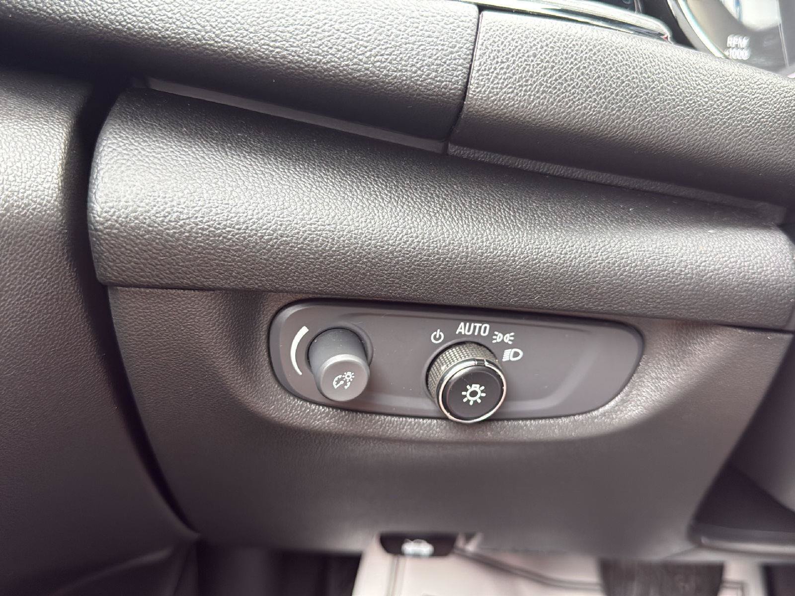 Used 2020 Buick Regal Preferred FWD image 13