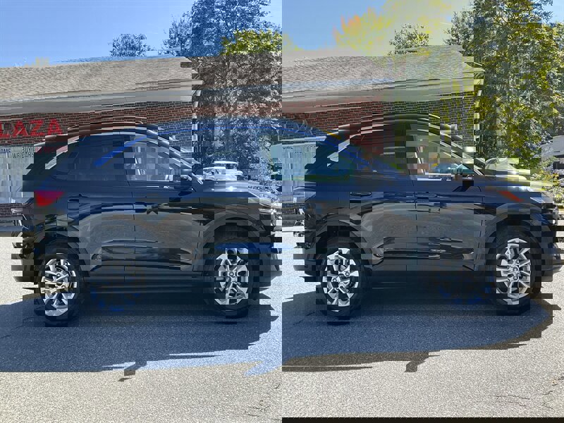 Used 2020 Ford Escape SE image 4