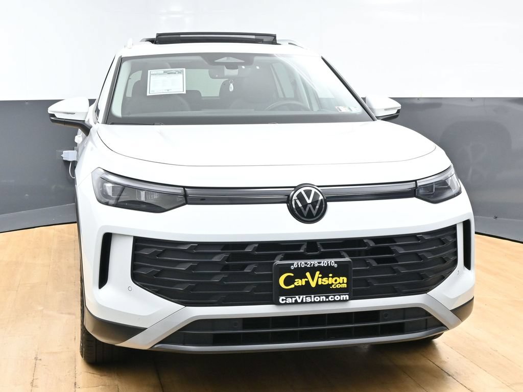 Used 2025 Volkswagen Tiguan SE w/ Panoramic Sunroof Package AWD/4WD image 50