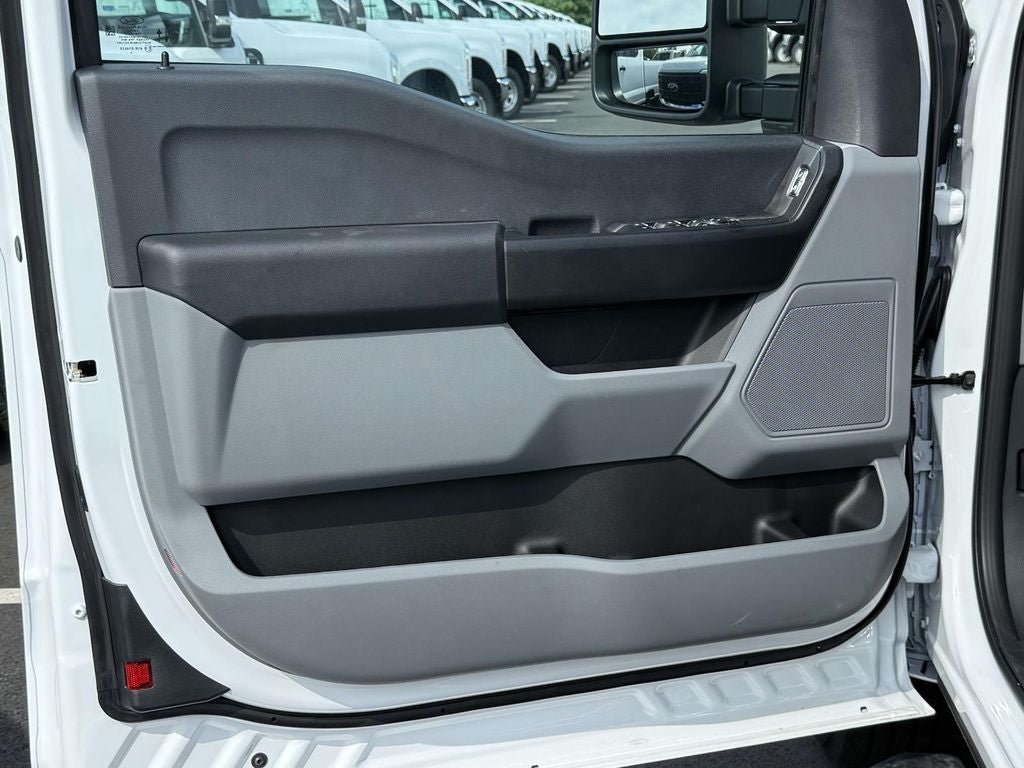 New 2026 Ford F250 XL w/ XL Chrome Package RWD image 8