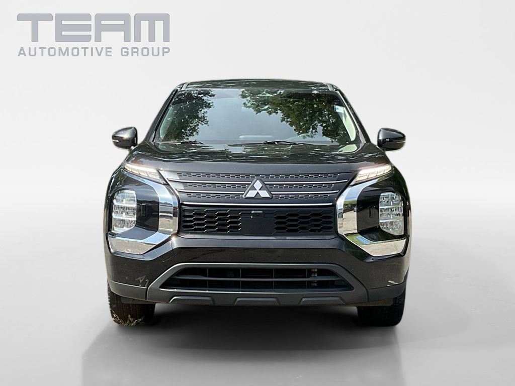 Used 2022 Mitsubishi Outlander ES AWD/4WD image 2