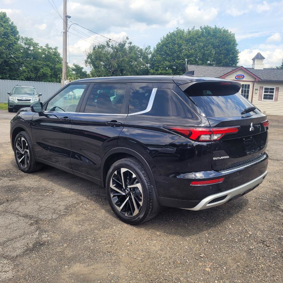 Used 2023 Mitsubishi Outlander SE AWD/4WD image 6