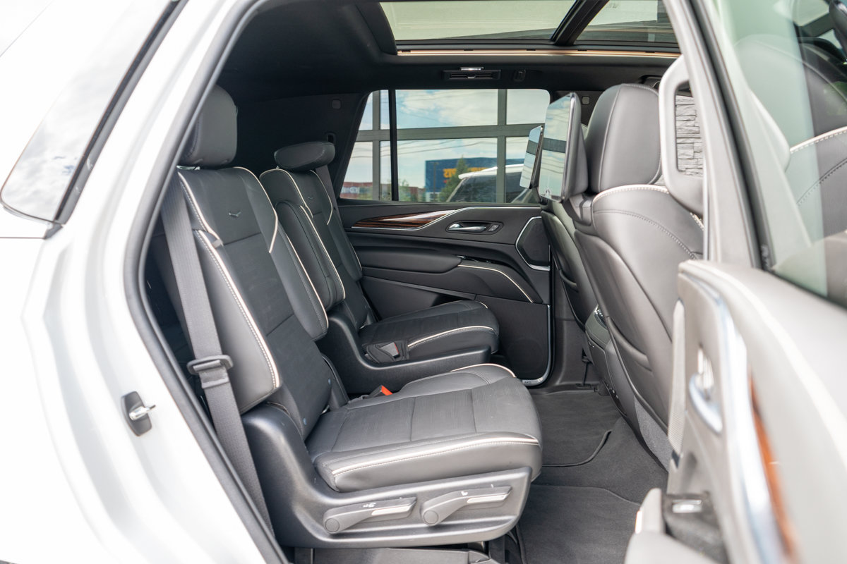Used 2021 Cadillac Escalade Premium Luxury w/ LPO, Radiant Package AWD/4WD image 48