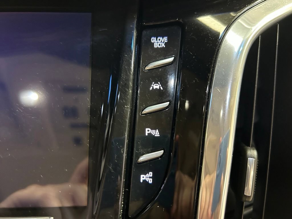 Used 2017 Cadillac Escalade Premium Luxury AWD/4WD image 11