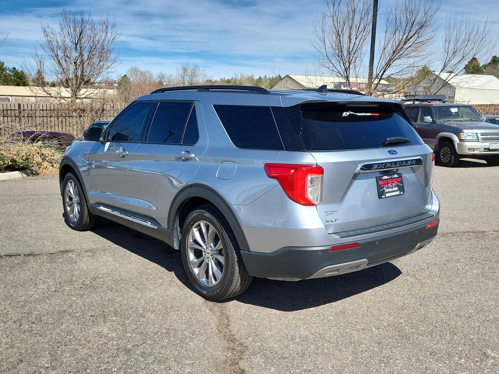 Used 2022 Ford Explorer XLT w/ Equipment Group 202A image 6