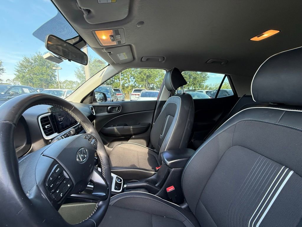 Used 2023 Hyundai Venue Limited image 20