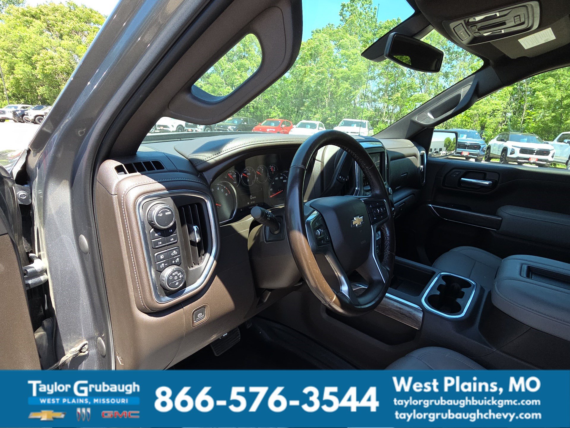 Used 2021 Chevrolet Silverado 1500 LTZ w/ Z71 Off-Road Package AWD/4WD image 16