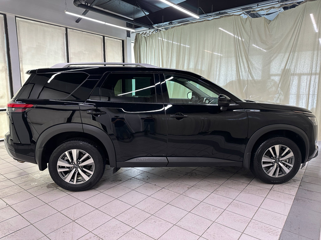 Used 2025 Nissan Pathfinder SL AWD/4WD image 3