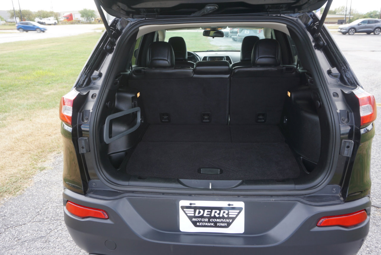 Used 2018 Jeep Cherokee Latitude Plus image 21