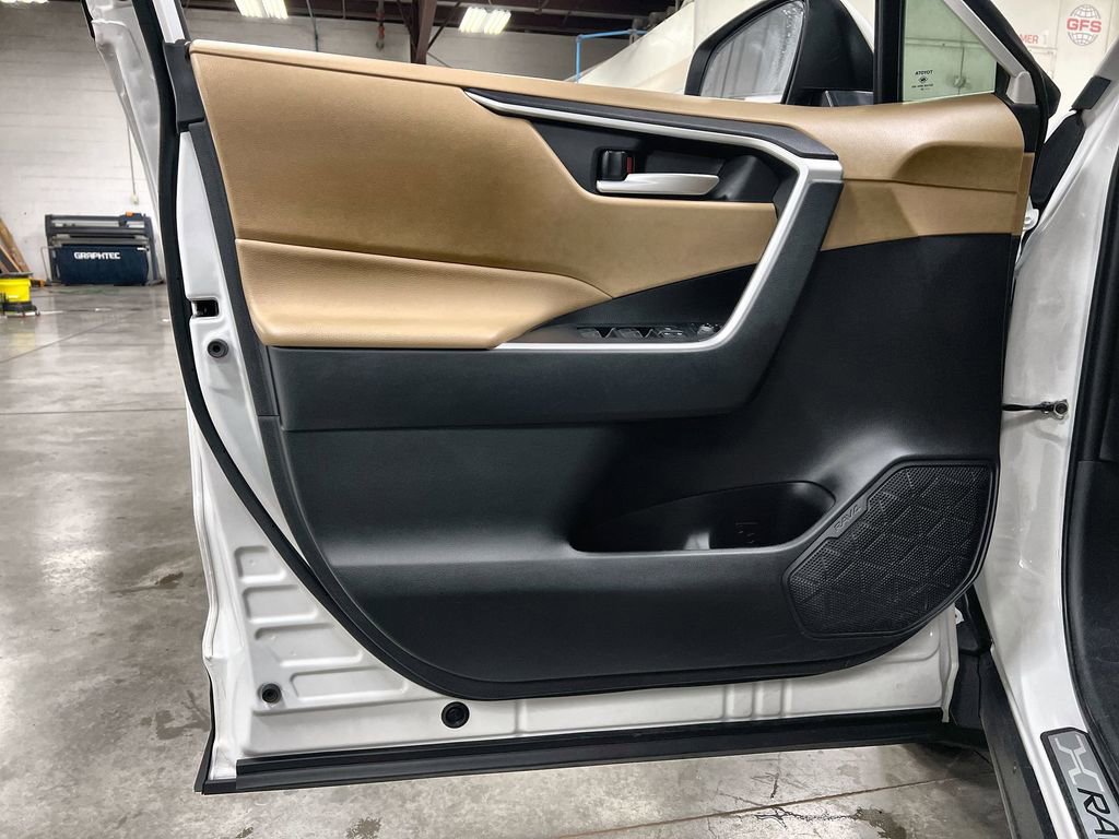 Used 2025 Toyota RAV4 XLE image 16